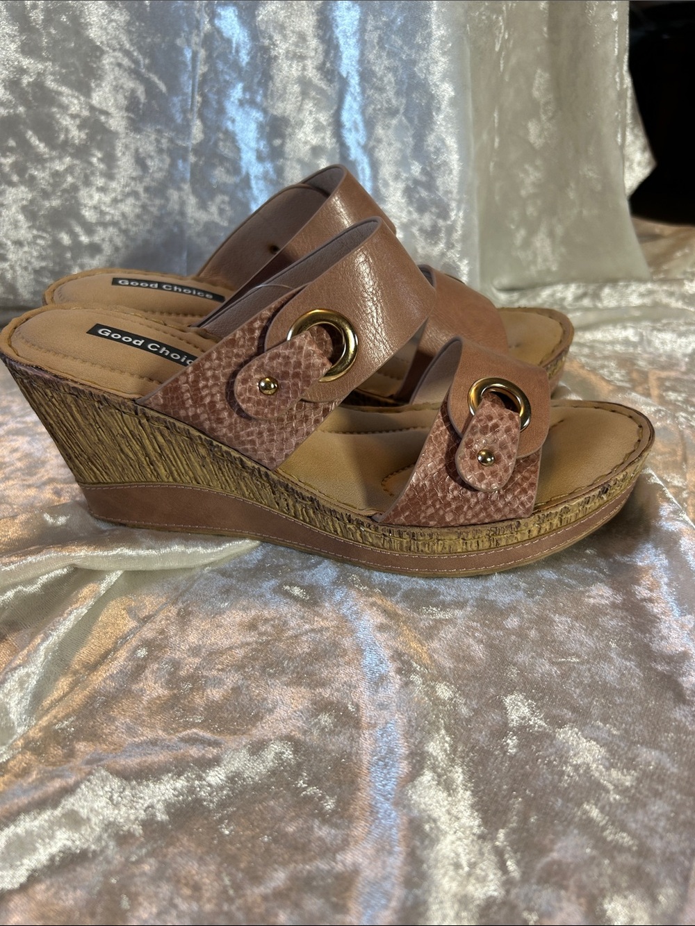 NWT GOOD CHOICE WEDGE SANDALS 8